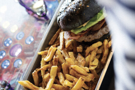 La Bièrothèque Gramont - Le lieu cosy avec 11 tireuses pression pour y découvrir une sélection de bières artisanales sélectionnées par nos experts produits