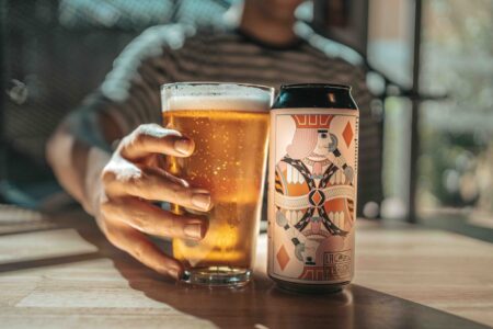 La Bièrothèque Gramont - Le lieu cosy avec 11 tireuses pression pour y découvrir une sélection de bières artisanales sélectionnées par nos experts produits